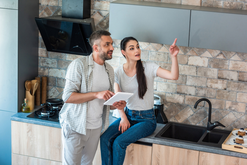 married-couple-with-digital-tablet-looking-away-in-P5A6PLA.jpg