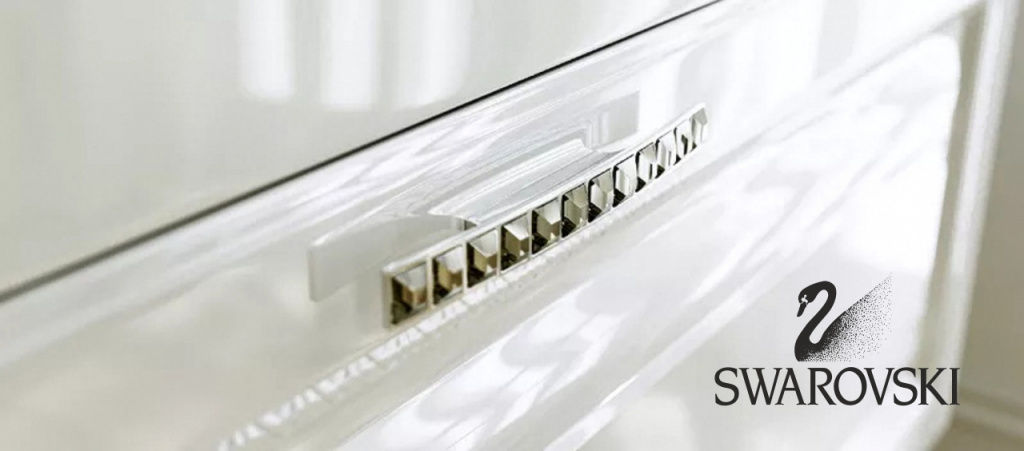 SWAROVSKI.jpg